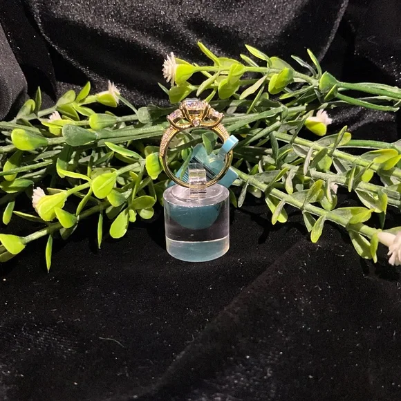 Three Stone Moissanite 18k Vermeil Over Sterling Silver Sz 7 - Picture 3 of 6